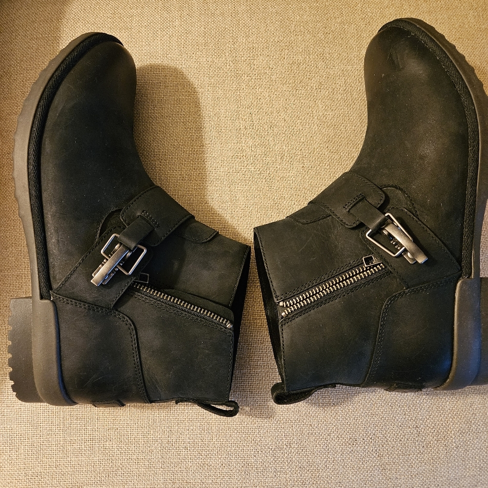 UGG Cheyne Boot